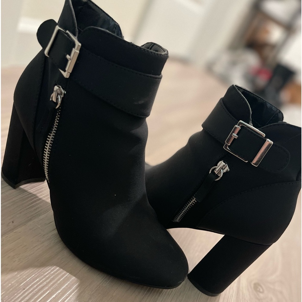 Cutsie boots worn a couple times just to my office they are too big for me